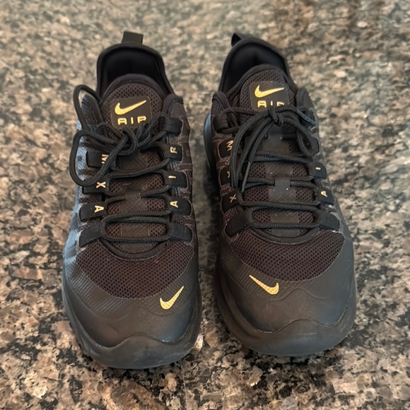 Nike air max Axis Black and Gold Sneakers EUC 7 - Picture 3 of 13